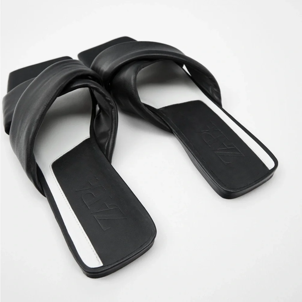 9. PADDED FLAT LEATHER SANDALS - Picture 7 of 12